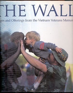 Image for THE WALL: IMAGES AND OFFERINGS FROM THE VIETNAM VETERANS MEMORIAL